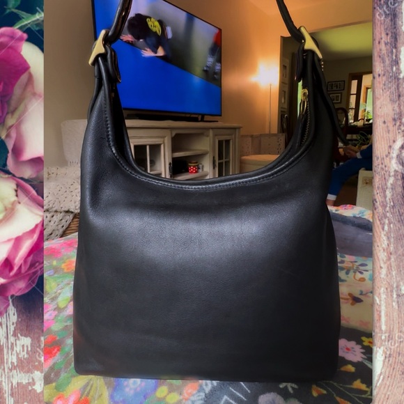 VINTAGE COACH LEGACY HOBO BAG
9058 - Picture 6 of 14